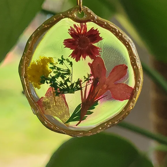 Gold Foil Edged Pressed Botanical Disc Dangle Earrings, red and pink - Picture 3 of 5